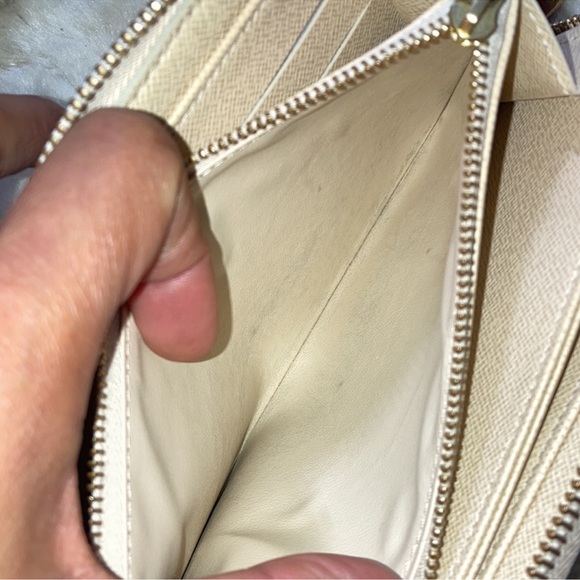 Louis Vuitton Axur zippy wallet luxury item - Picture 9 of 10